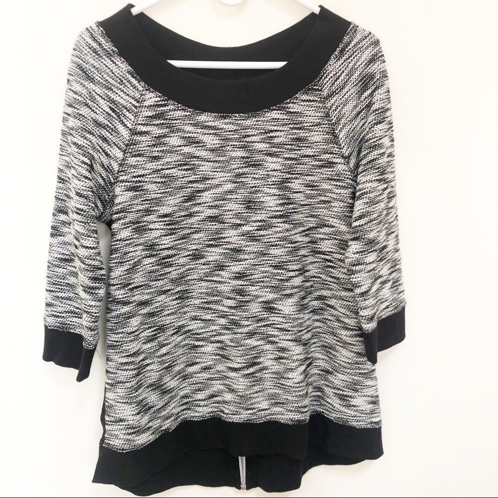 Chico’s Zenergy Black White Back Zipper 3/4 Sleeve Top Size 1